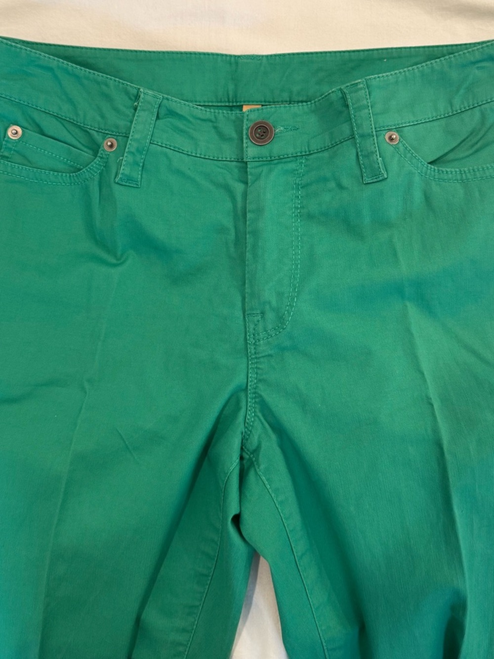 Women’s Emerald Green Cropped Straight-Leg Chino Pants - Picture 6 of 7